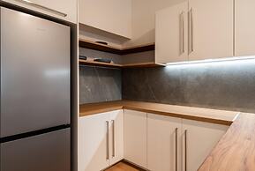 4BD Apartment With Outdoor Jacuzzi Garden