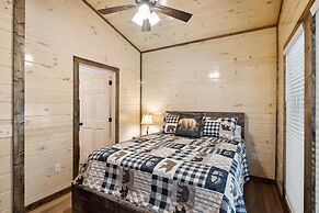 Bear View Estate 2 Bedroom Cabin by RedAwning