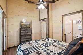 Bear View Estate 2 Bedroom Cabin by RedAwning