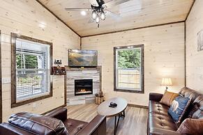 Bear View Estate 2 Bedroom Cabin by RedAwning