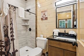 Bear View Estate 2 Bedroom Cabin by RedAwning
