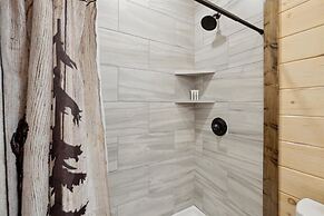 Bear View Estate 2 Bedroom Cabin by RedAwning