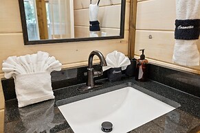 Bear View Estate 2 Bedroom Cabin by RedAwning