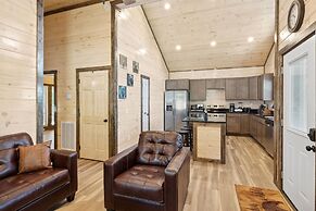 Bear View Estate 2 Bedroom Cabin by RedAwning