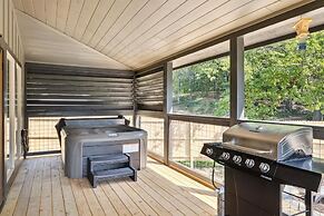 Bear View Estate 2 Bedroom Cabin by RedAwning