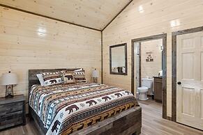 Bear View Estate 2 Bedroom Cabin by RedAwning