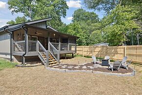 Bear View Estate 2 Bedroom Cabin by RedAwning