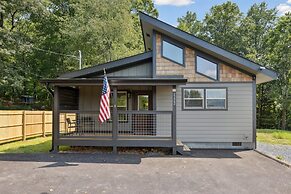 Bear View Estate 2 Bedroom Cabin by RedAwning