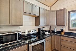 Bear View Estate 2 Bedroom Cabin by RedAwning