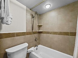 Wh102 Wheeler House 2 Bedroom Condo by RedAwning