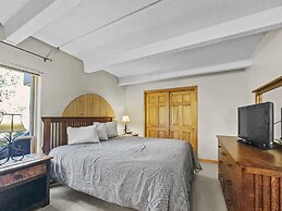 Wh102 Wheeler House 2 Bedroom Condo by RedAwning