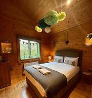 Hollybush Lodges