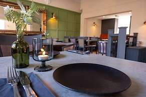 Station Lounge & Rooms