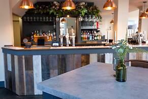 Station Lounge & Rooms