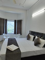 Goroomgo Komfy Stayz Dehradun