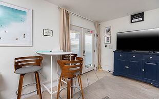 Moonraker 20 1 Bedroom Condo by Redawning