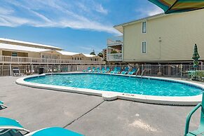 Moonraker 20 1 Bedroom Condo by Redawning