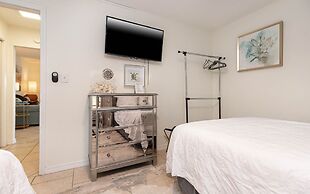 Moonraker 20 1 Bedroom Condo by Redawning