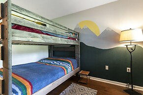 901 Crazy Horse Circle 2 Bedroom Condo by RedAwning