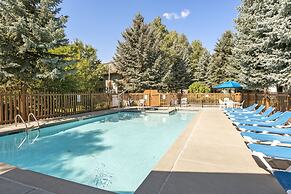 901 Crazy Horse Circle 2 Bedroom Condo by RedAwning