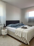 GREEN HILL Apartment