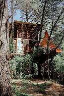 TreeHouses Ljubač Glamping Robinson