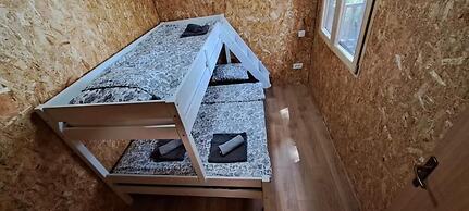 TreeHouses Ljubač Glamping Robinson