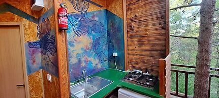 TreeHouses Ljubač Glamping Robinson