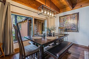 Tahoe City Cabin for 10 Walk to Beach by Sierra Getaways