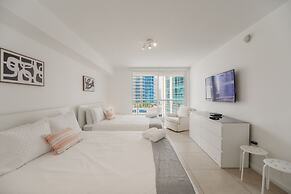 Luxury Stylish Condo with Pool Brickell