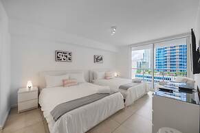Luxury Stylish Condo with Pool Brickell