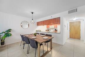 Luxury Stylish Condo with Pool Brickell