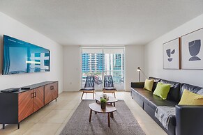 Luxury Stylish Condo with Pool Brickell