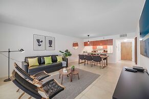 Luxury Stylish Condo with Pool Brickell