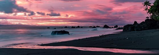 LA PONDEROSA Beach & Jungle Resort