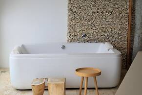 Elite Atoll Beachfront Hotel