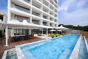 Elite Atoll Beachfront Hotel