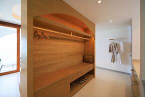 Elite Atoll Beachfront Hotel