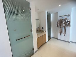 Elite Atoll Beachfront Hotel