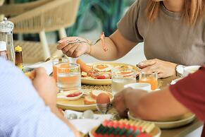 Elite Atoll Beachfront Hotel