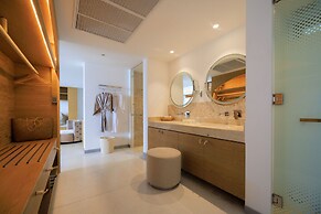 Elite Atoll Beachfront Hotel