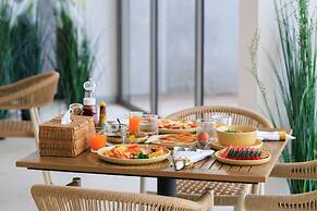 Elite Atoll Beachfront Hotel