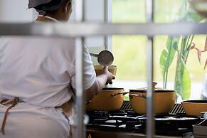 Elite Atoll Beachfront Hotel