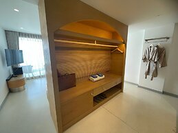 Elite Atoll Beachfront Hotel