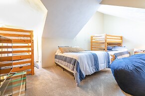 Seven Springs 2BR+Loft Premium Condo, sleeps 11! by RedAwning - Save 1