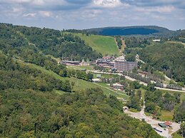 Seven Springs 2BR+Loft Premium Condo, sleeps 11! by RedAwning - Save 1