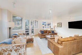 Ice House 317 2 Bedroom Condo by RedAwning