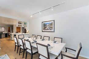 Ice House 317 2 Bedroom Condo by RedAwning