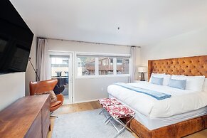 Ice House 317 2 Bedroom Condo by RedAwning