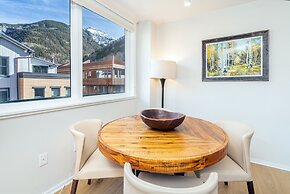 Ice House 317 2 Bedroom Condo by RedAwning